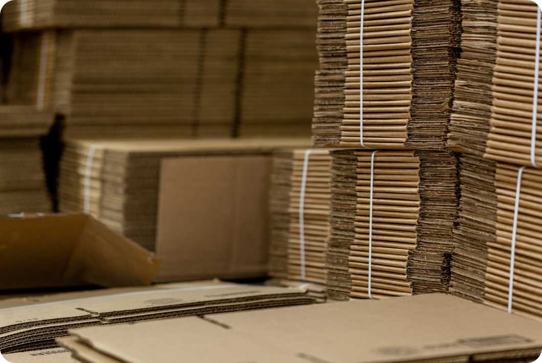 stampel mit platten pappkartons
